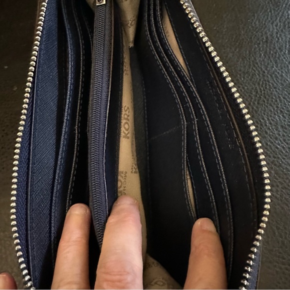 Michael Kors Jet Set Zip Wallet - Picture 6 of 11